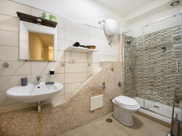 B&B Chiaia Relax : photo 5 de la chambre chambre familiale deluxe