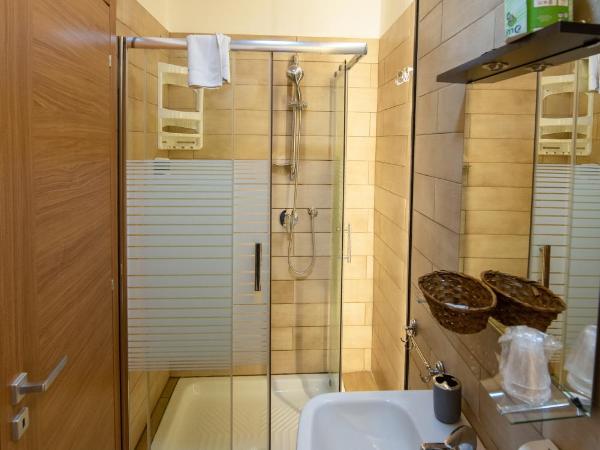 B&B Chiaia Relax : photo 4 de la chambre chambre triple avec balcon