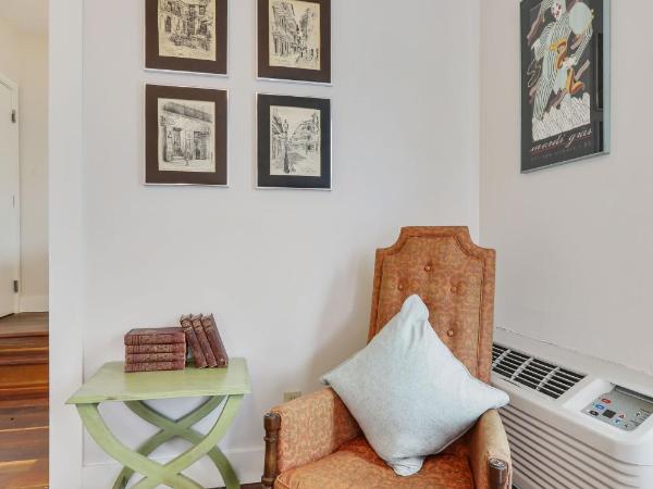 Freret Apartments near Streetcar & Tulane : photo 4 de la chambre studio lit queen-size