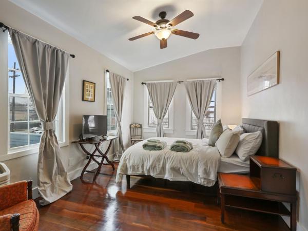 Freret Apartments near Streetcar & Tulane : photo 1 de la chambre studio lit queen-size