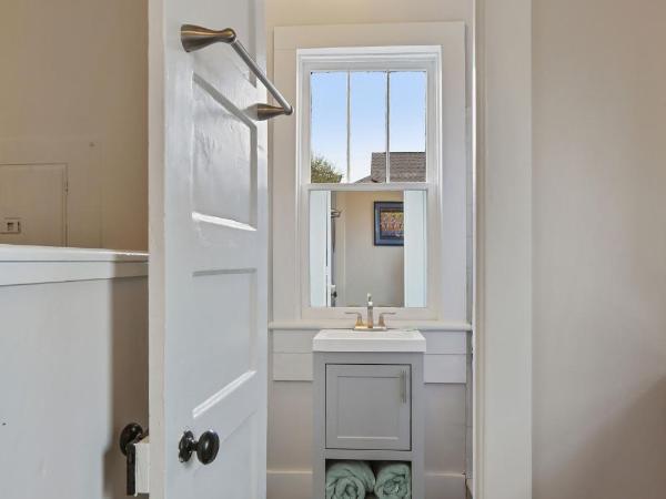 Freret Apartments near Streetcar & Tulane : photo 10 de la chambre studio lit queen-size