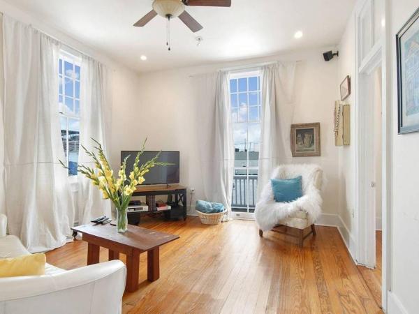 Freret Apartments near Streetcar & Tulane : photo 2 de la chambre appartement avec balcon