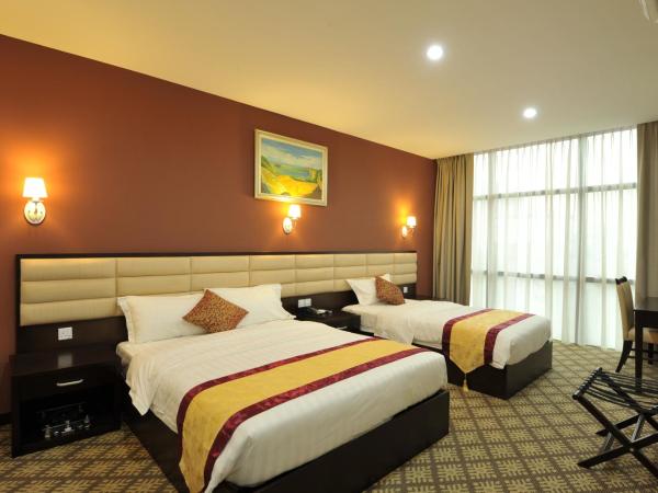 Hallmark Regency Hotel - Johor Bahru : photo 1 de la chambre chambre triple supérieure