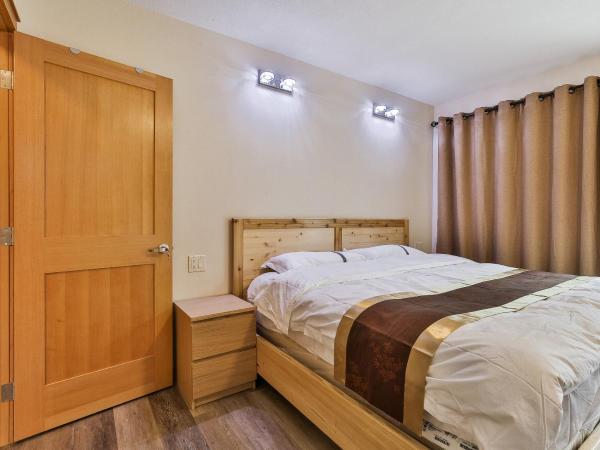 Riverfront Estate Bed&Breakfast Banff : photo 1 de la chambre chambre double avec salle de bains privative