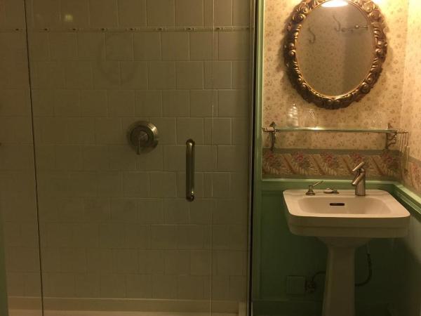 Beaconsfield Bed and Breakfast - Victoria : photo 4 de la chambre chambre familiale avec douche