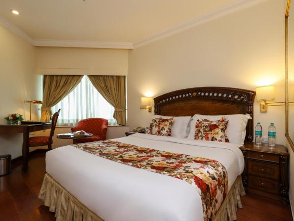 Hotel The Royal Plaza : photo 1 de la chambre standard double room - enjoy a free one glass of house beer once during your stay