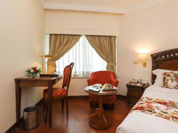 Hotel The Royal Plaza : photo 6 de la chambre standard double room - wifi, 15% discount on food & soft beverages, spa & saloon services
