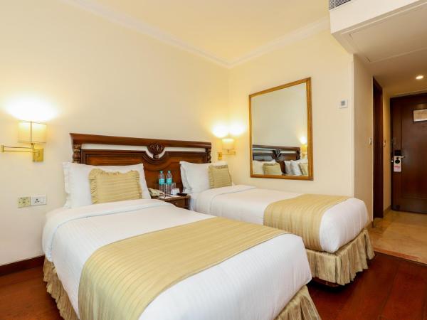 Hotel The Royal Plaza : photo 2 de la chambre standard twin room - enjoy a free one glass of house beer once during your stay