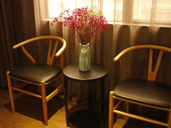 lnsail Hotel Shenzhen Luohu Port Railway Station : photo 4 de la chambre chambre lit king-size zéro pression