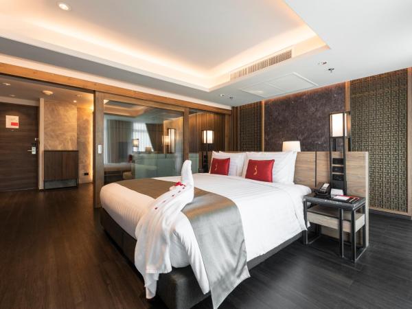 Ramada Plaza by Wyndham Chao Fah Phuket : photo 9 de la chambre suite 1 chambre lit king-size