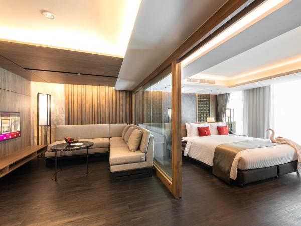 Ramada Plaza by Wyndham Chao Fah Phuket : photo 4 de la chambre suite 1 chambre lit king-size