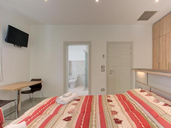 Alloggio Nella : photo 4 de la chambre chambre triple - vue sur jardin