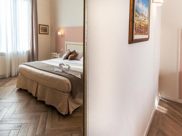 Dimora Salviati : photo 9 de la chambre chambre double ou lits jumeaux