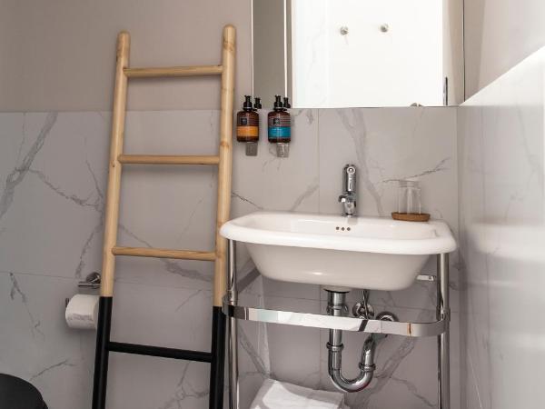 Bespoke House Athens : photo 6 de la chambre chambre double deluxe avec balcon et sans piscine