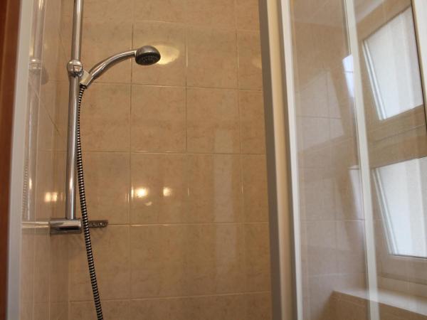 Pension Locarno : photo 7 de la chambre chambre double