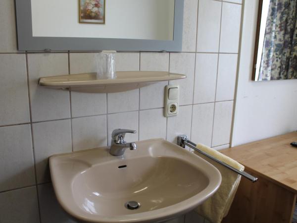 Pension Locarno : photo 4 de la chambre chambre double