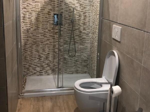 Real Rooms : photo 1 de la chambre chambre double avec lit d'appoint