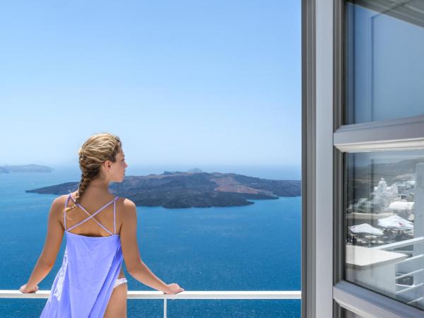 Nefeles Luxury Suites : photo 3 de la chambre suite senior avec jacuzzi - vue sur caldeira