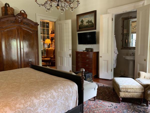 Terrell House Bed and Breakfast : photo 2 de la chambre chambre lit king-size avec balcon