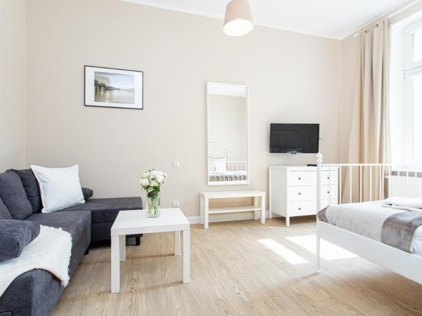 Riviera Rooms : photo 6 de la chambre chambre quadruple avec salle de bains commune