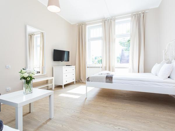 Riviera Rooms : photo 5 de la chambre chambre quadruple avec salle de bains commune