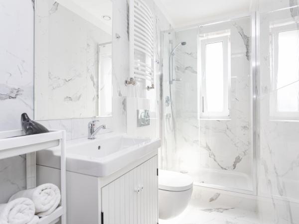 Riviera Rooms : photo 4 de la chambre chambre double avec salle de bains commune