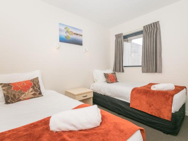 Bella Vista Motel Lake Wanaka : photo 6 de la chambre logement familial 1 chambre (1 lit queen-size et 2 lits simples)