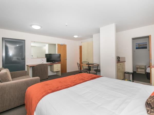 Bella Vista Motel Lake Wanaka : photo 1 de la chambre logement familial 1 chambre (1 lit queen-size et 2 lits simples)