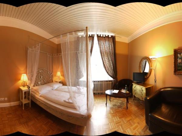 Hotel-Maison Am Olivaer Platz : photo 8 de la chambre chambre triple