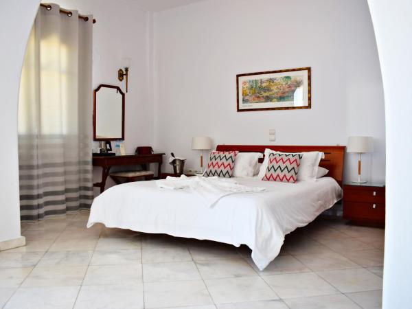 Hotel Adonis : photo 4 de la chambre chambre supérieure - vue sur mer