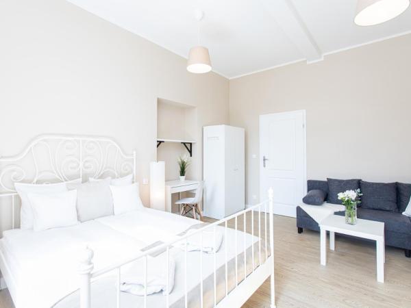 Riviera Rooms : photo 2 de la chambre chambre quadruple avec salle de bains commune