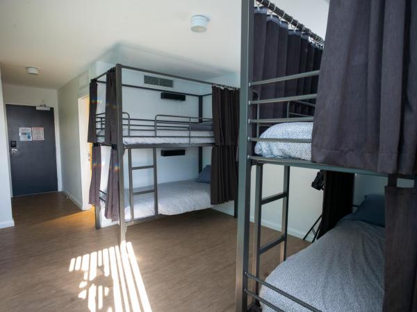 YHA Byron Bay : photo 6 de la chambre lit dans dortoir pour femmes de 4 lits avec salle de bains privative
