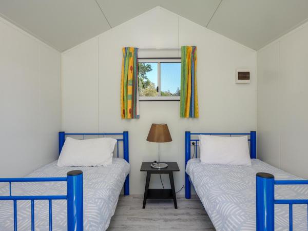 Glen Villa Resort : photo 2 de la chambre cabane de plage lits jumeaux avec salle de bains commune