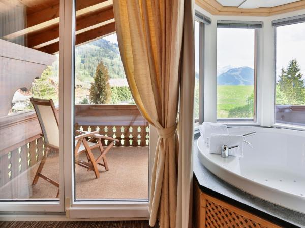 ERMITAGE Wellness- & Spa-Hotel : photo 3 de la chambre suite avec baignoire spa - bien-être