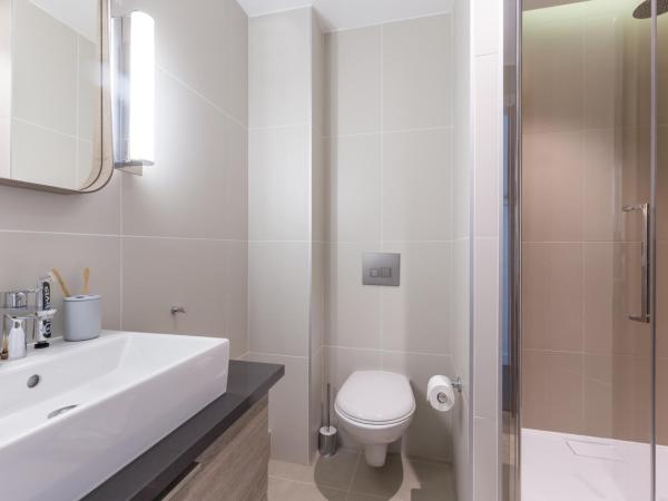 Résidence Pierre & Vacances Premium Presqu'Ile de la Touques : photo 6 de la chambre appartement 2 chambres avec terrasse - vue sur capitainerie (6 personnes) - bâtiments de la capitainerie