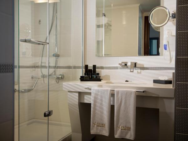 Prime Boutique Hotel : photo 10 de la chambre chambre de luxe avec vue partielle sur la mer