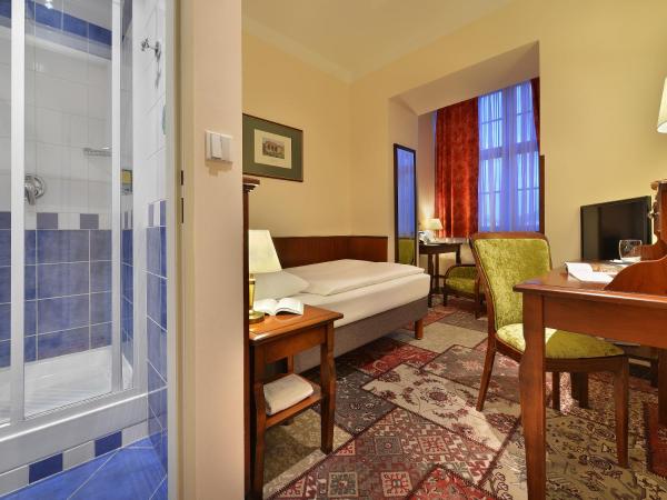 EA Hotel Jeleni Dvur Prague Castle : photo 3 de la chambre chambre simple vue sur château