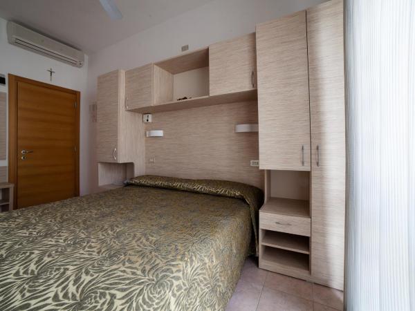 Hotel Plaza : photo 3 de la chambre chambre double ou lits jumeaux