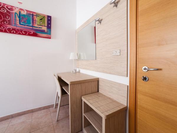 Hotel Plaza : photo 2 de la chambre chambre double ou lits jumeaux