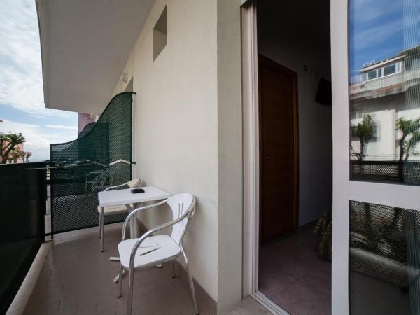 Hotel Plaza : photo 2 de la chambre chambre double ou lits jumeaux - vue sur mer