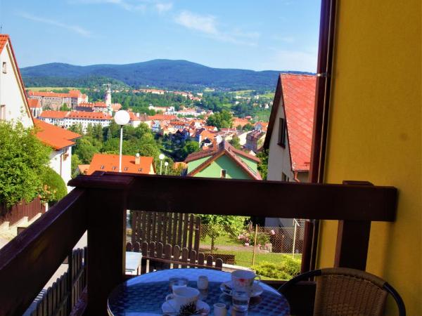 Pension Vyhlídka : photo 10 de la chambre chambre double deluxe avec vue sur château