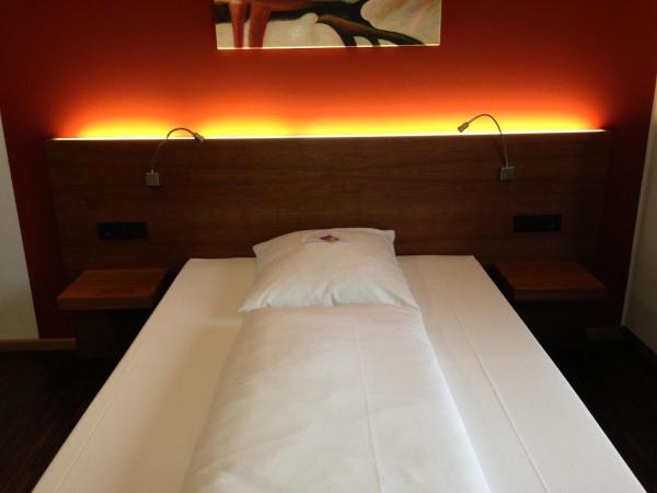 Hotel Königstein : photo 1 de la chambre chambre simple affaires avec petit lit double