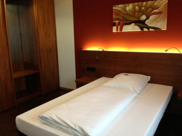 Hotel Königstein : photo 3 de la chambre chambre simple affaires avec petit lit double