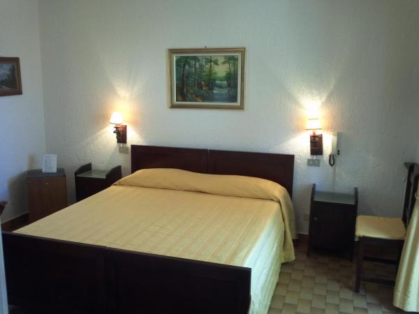 Hotel Abbaruja : photo 1 de la chambre chambre double avec balcon - vue sur mer