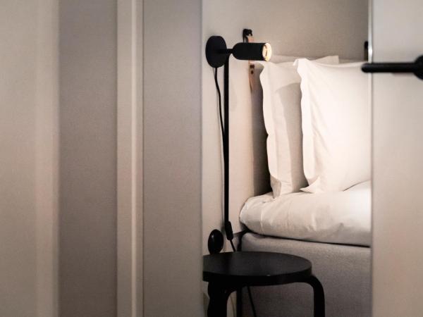 Blique by Nobis, Stockholm, a Member of Design Hotels™ : photo 2 de la chambre chambre 1 lit double sans fenêtre - sommeil profond