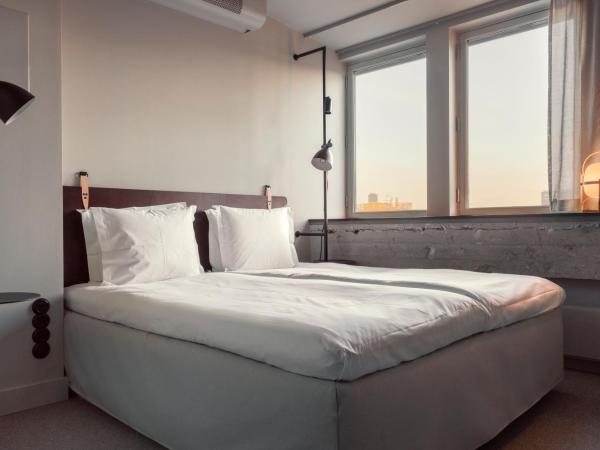 Blique by Nobis, Stockholm, a Member of Design Hotels™ : photo 1 de la chambre studio exécutif avec 1 lit king-size