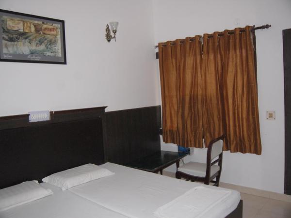 Hotel Sidhartha Walking Distance From TajMahal : photo 10 de la chambre chambre double ou lits jumeaux standard avec ventilateur