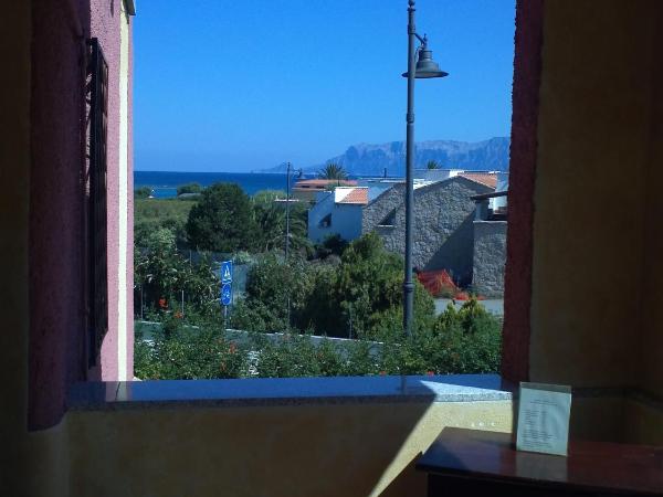Hotel Abbaruja : photo 4 de la chambre chambre double avec balcon - vue sur mer