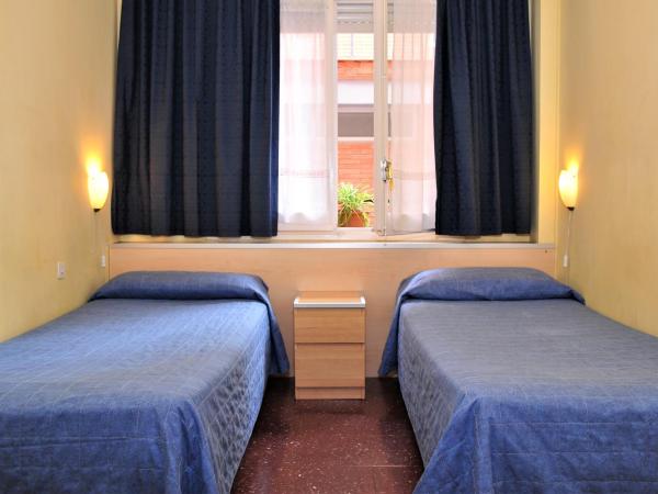 Hostal Bejar : photo 7 de la chambre chambre lits jumeaux