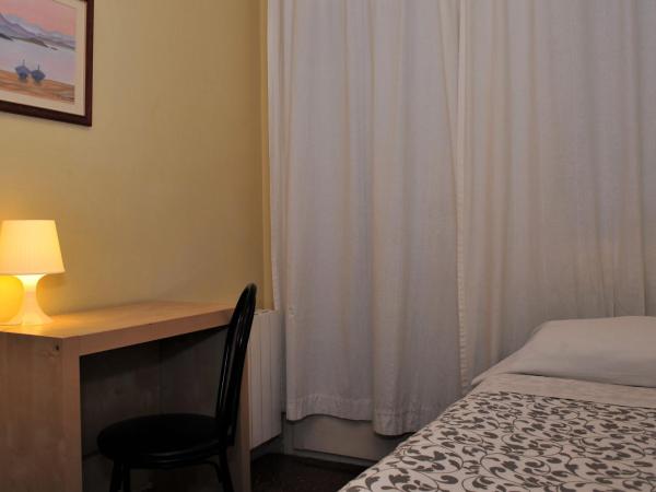 Hostal Bejar : photo 2 de la chambre chambre simple avec salle de bains commune